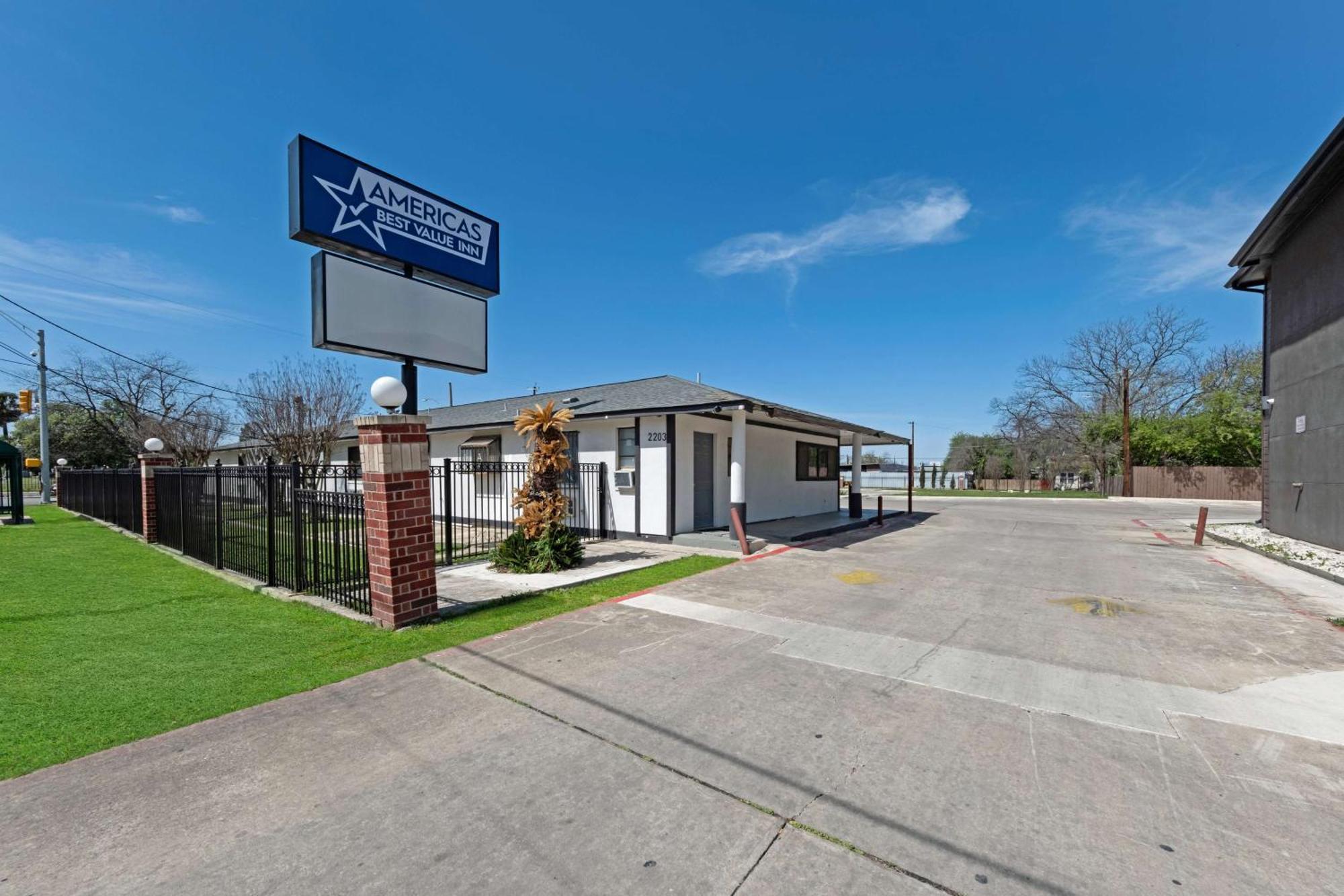 Americas Best Value Inn San Antonio Downtown Riverwalk Екстериор снимка